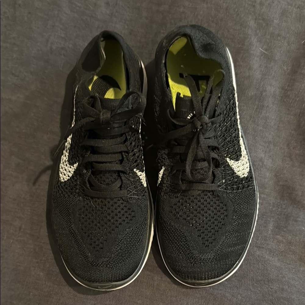 Nike Free Fly Knit Sneakers